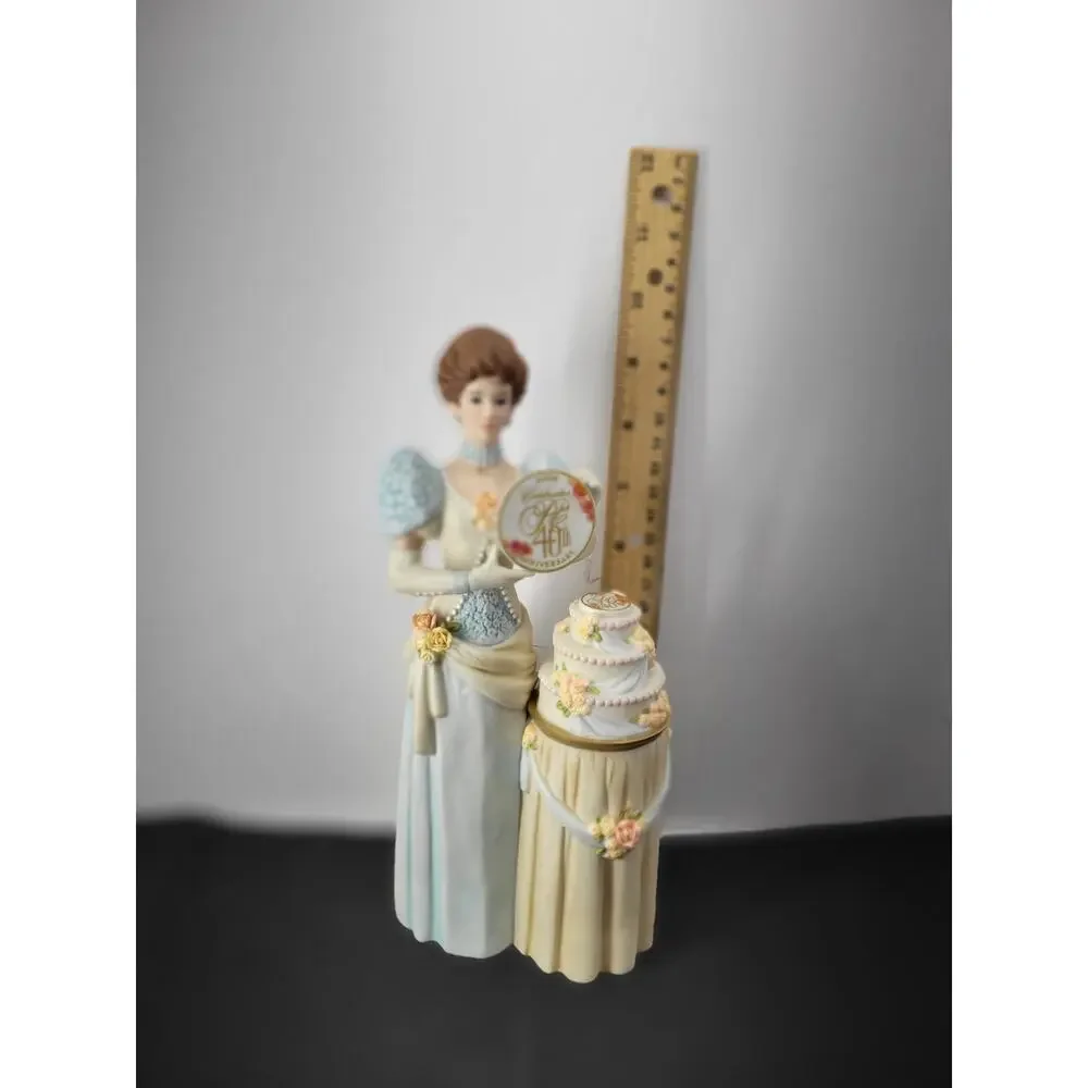 Avon Mrs Albee 2007 40th Anniversary Figurine & Miniature w/Dome Set